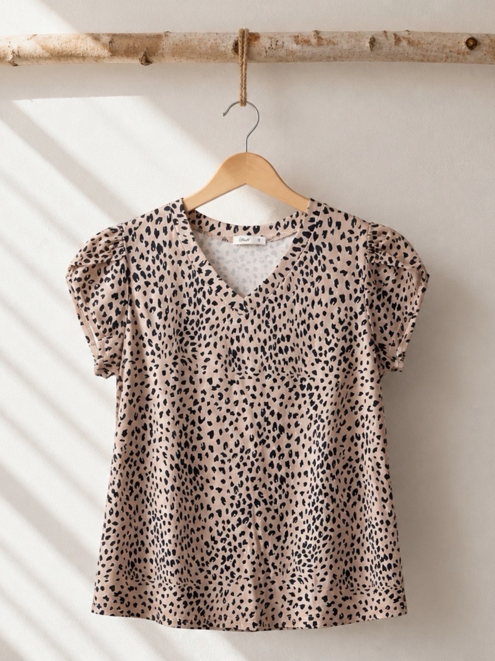 SHEIN LUNE Leopard Print Petal Sleeve V-Neck Blouse Medium NWOT - Picture 1 of 4